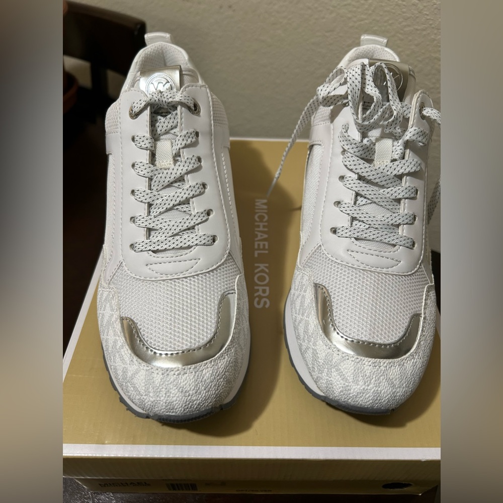 Brand new Michael Kors authentic tech canvas shoes